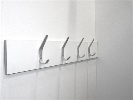 Klädhängare 4-krok, trävägg